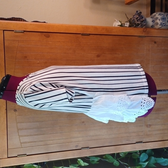 CONCEPTS Short Sleeve Pullover Top - Picture 5 of 8